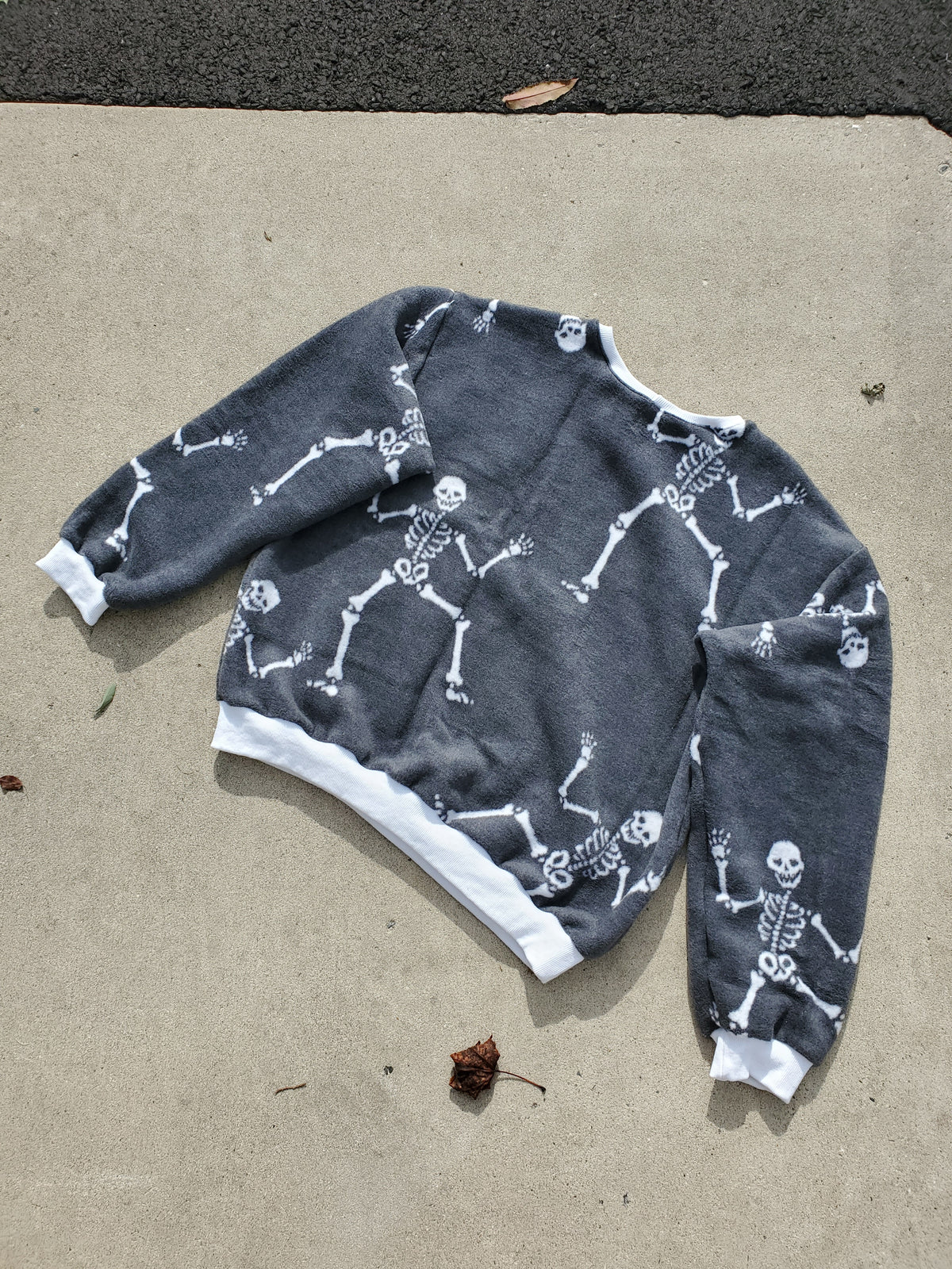 Dancing Bones Crew (fits up to XL)
